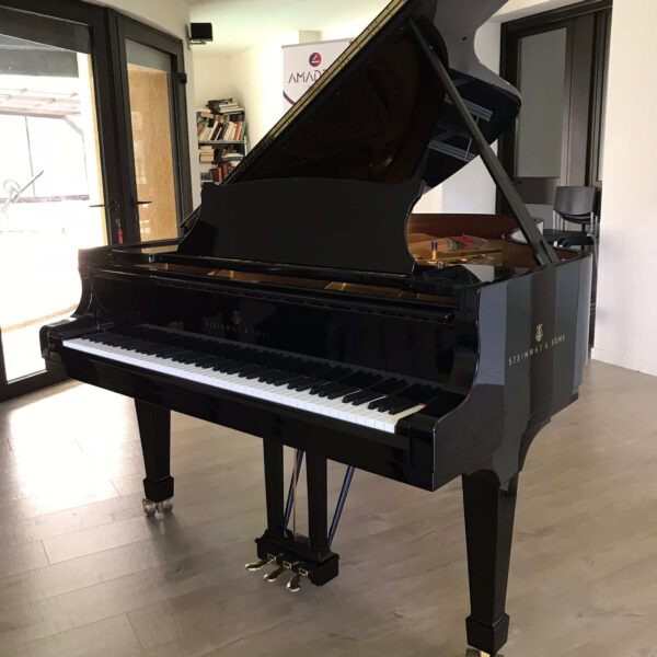 STEINWAY & SONS B 211 4