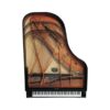 Piano à queue transparent, vue de dessus, montrant les cordes et les marteaux, design moderne et unique.